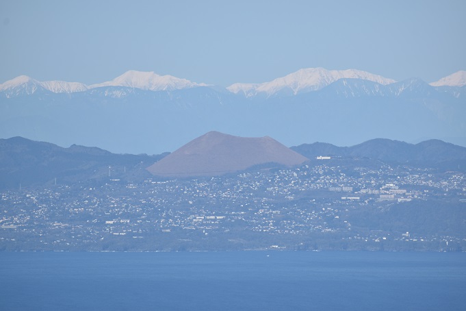 大室山と赤石山脈（南アルプス）