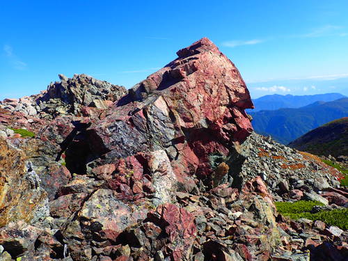 荒川岳の赤色チャート