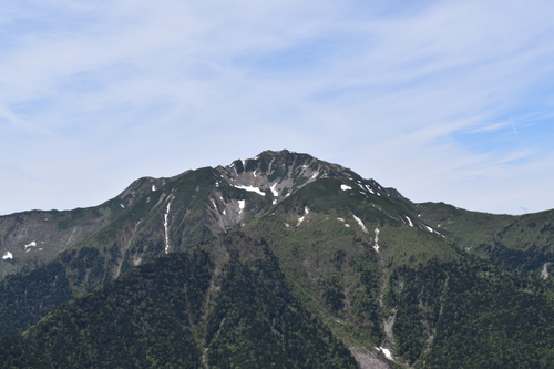 栗沢山山頂から見る仙丈ヶ岳