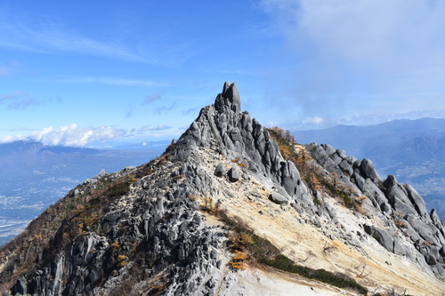赤抜沢の頭から見たオベリスク