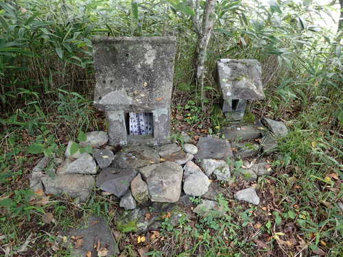 夜叉神峠にある祠