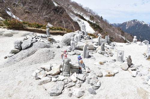 地蔵ヶ岳山頂直下にあるお地蔵さん