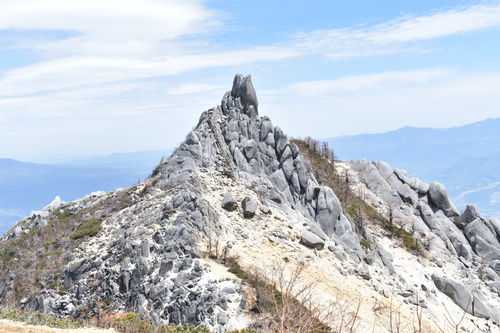 春のオベリスク