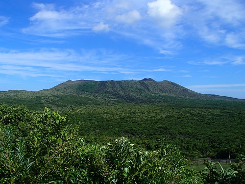 三原山全景（撮影：椋本真里菜）