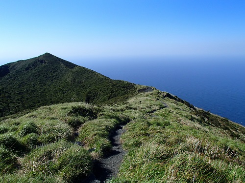 晴れた日のお鉢巡りの道からの眺望
