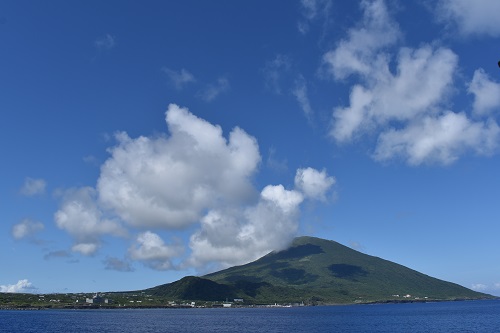 底土港沖から眺めた八丈富士