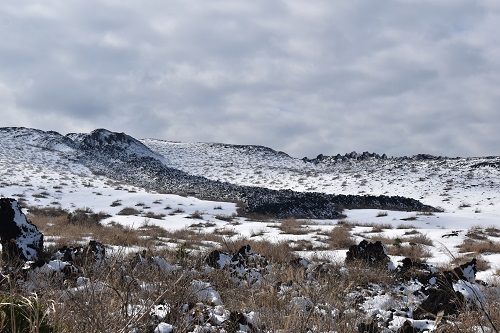1986年の割れ目噴火口から流れ出た溶岩流