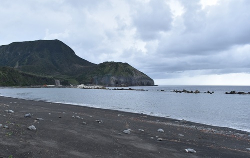 若郷前浜（黒い砂浜）