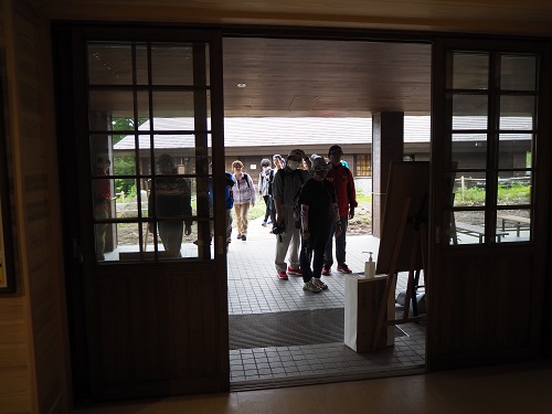 続々と来訪者が訪れます