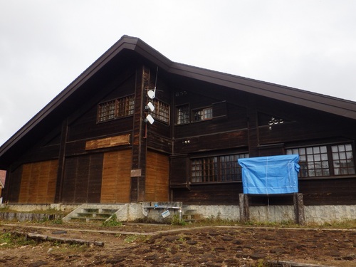 閉所作業を終えた旧ビジターセンター