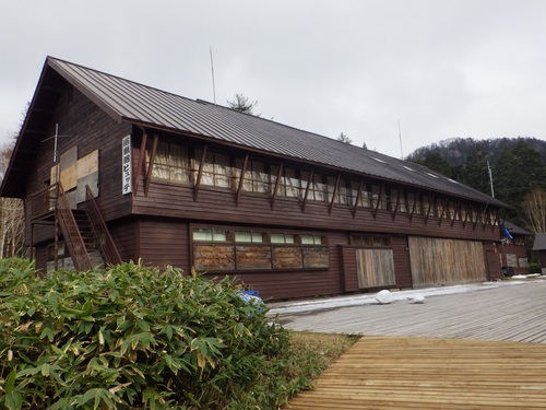 閉所作業を終えた尾瀬沼ヒュッテ