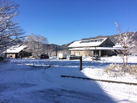 箱根ビジターセンター前の駐車場の様子