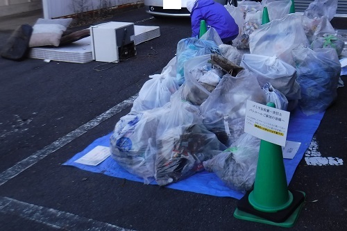 ゴミの分別作業